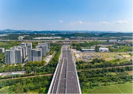 Aerial view of the Xianxin Road project and its highway corridor.